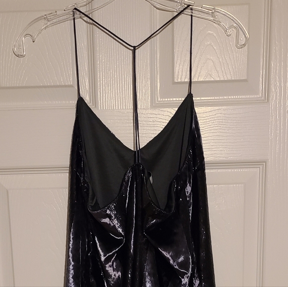 ECOTE' SLEEK DRESS. WOMEN'S MEDIUM. - Picture 3 of 3